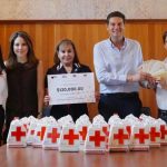 Alfonso Martínez entrega donativos a la Cruz Roja