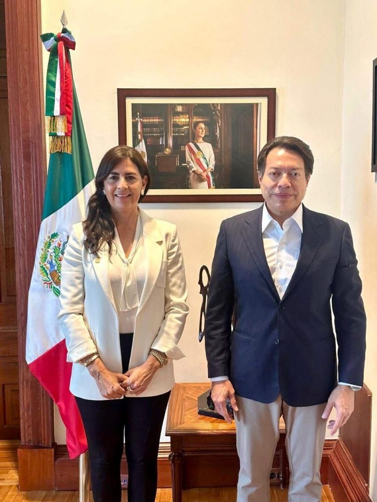 Mientras la educación colapsa en Michoacán, Gaby Molina se va de gira