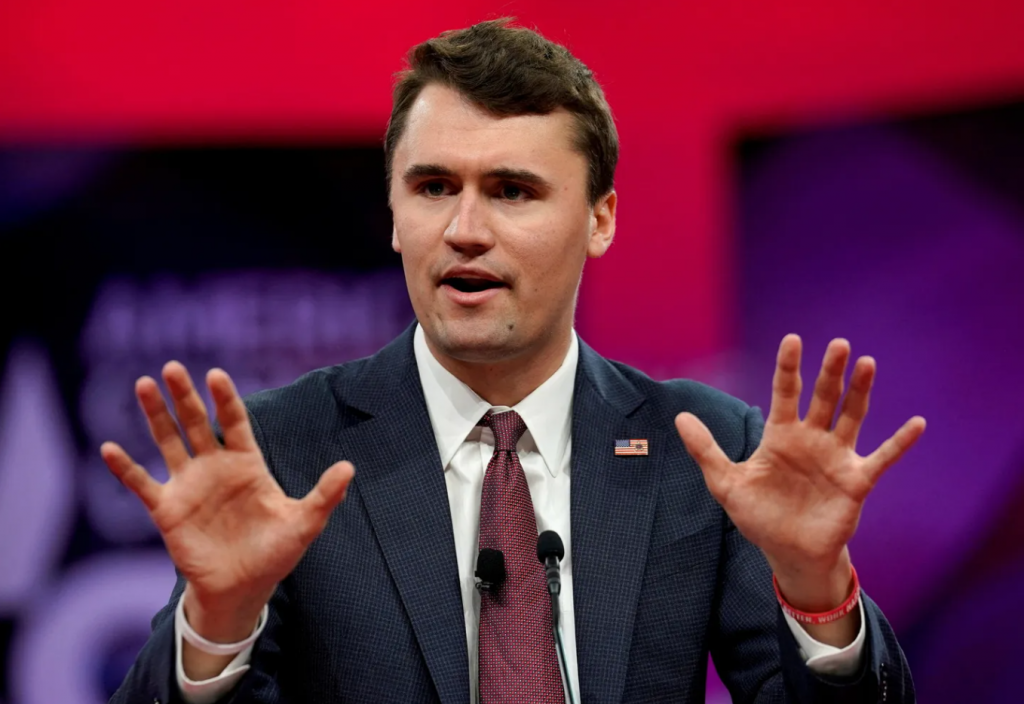 Responden con despidos masivos a quienes se burlaron del asesinato de Charlie Kirk